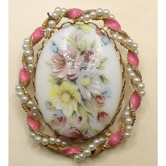 Unbranded Jewelry - Women's Antique White and Pink Brooch